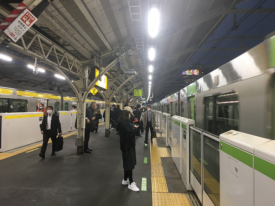 代代木站内