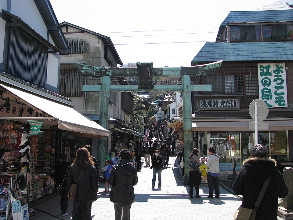 青銅の鳥居 付近