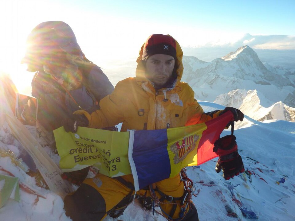 Yellow Band（~8350m）