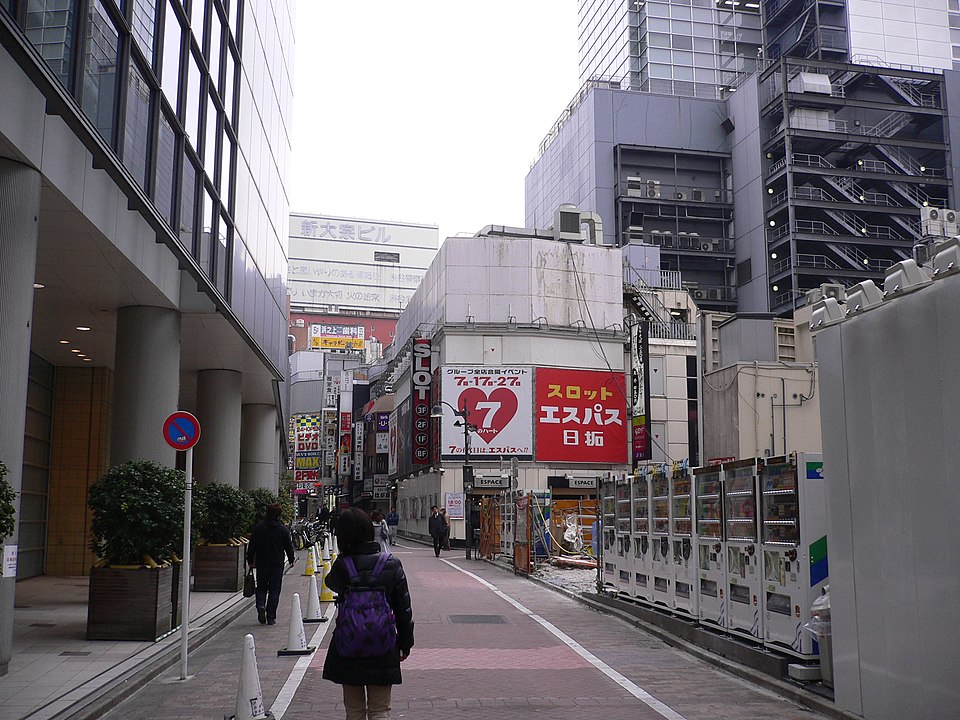 宝くじロトハウス 渋谷駅井の頭口店前