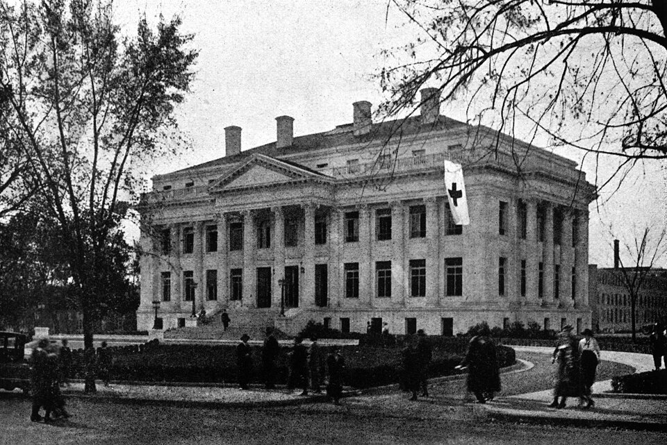 03 Entrance 1 to White House E st.