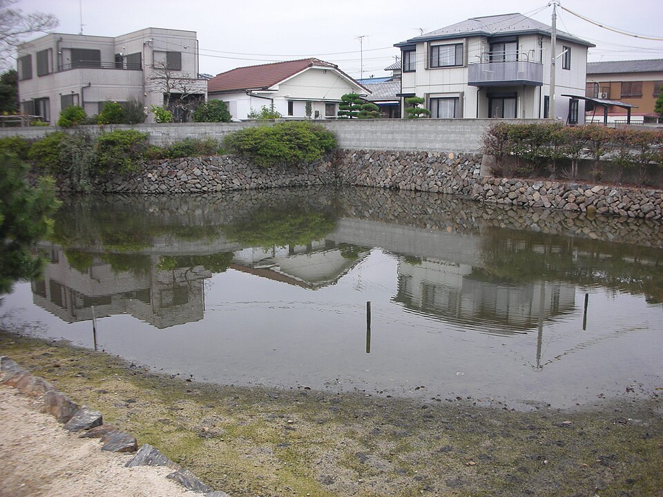 昔の面影が残る石畳の坂
