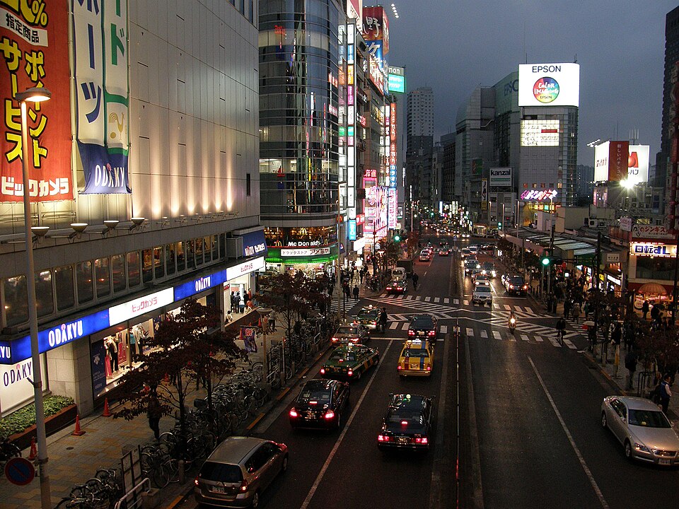 小田急ハルク前地下通路