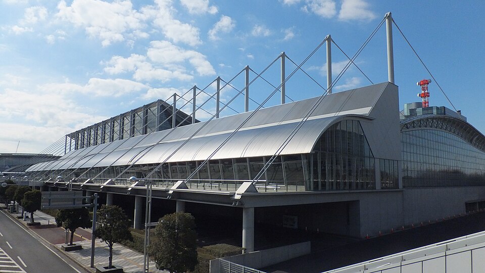 イオンタワーと京葉線高架