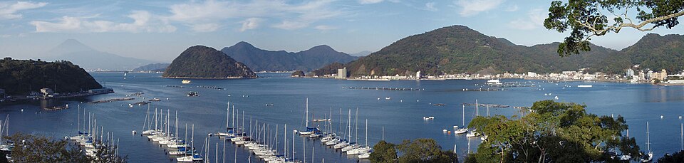 「どうですか？この雄大な富士山！」