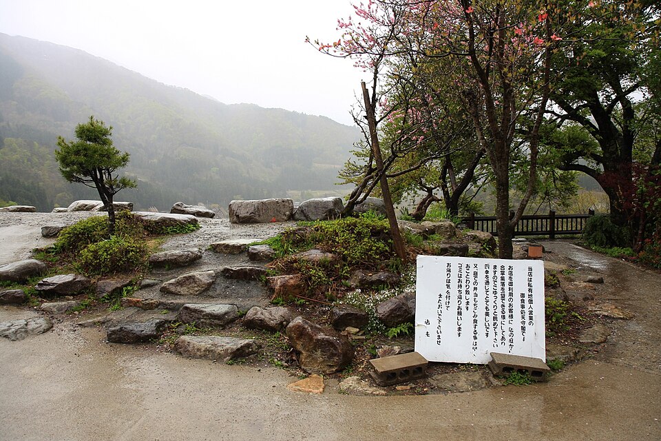 雛見沢を見下ろす展望台