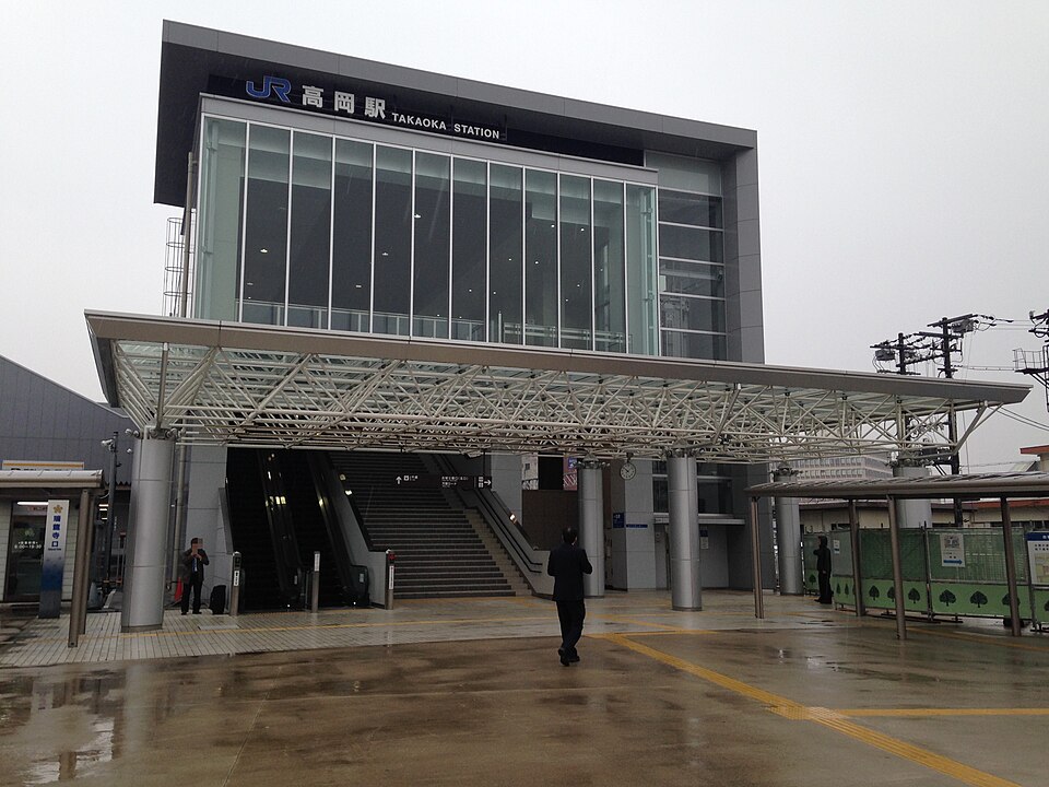 高岡駅前