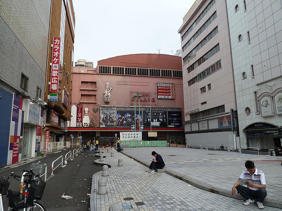 新宿ミラノボウル・旧駒劇前