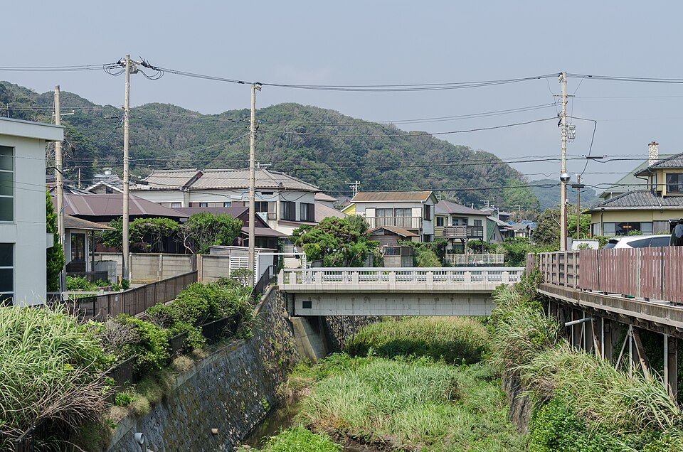 稲村ヶ崎海岸 トンネル前