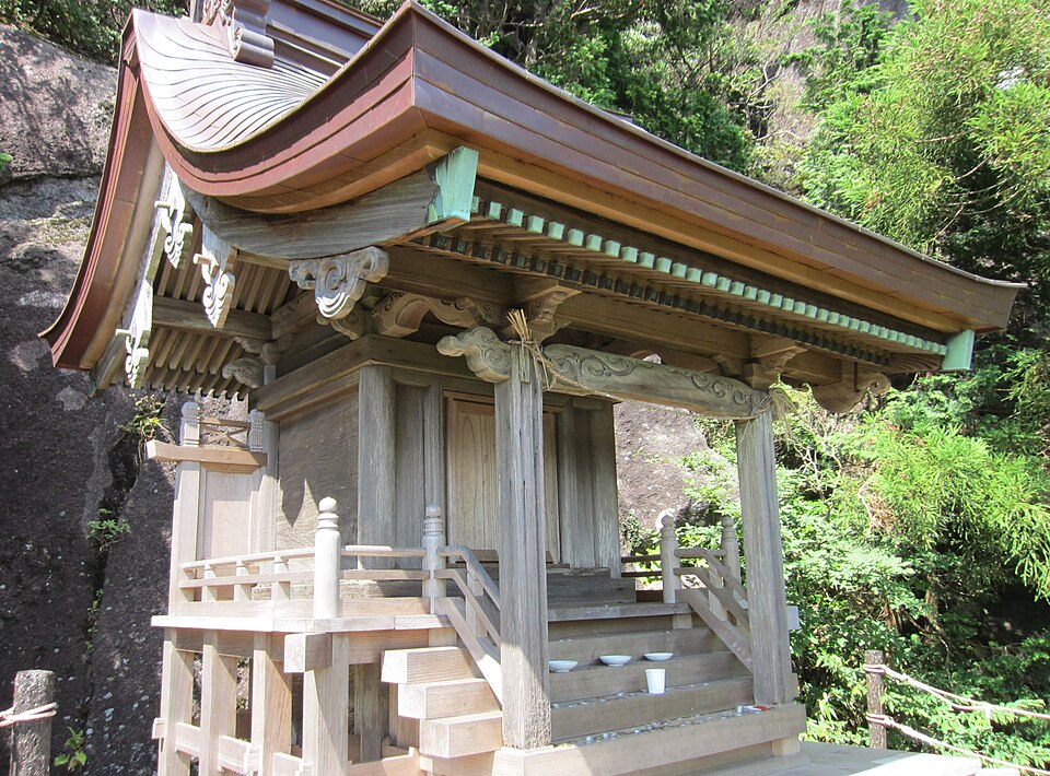 母の胎内くぐり