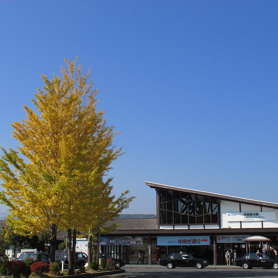 旧いそだ理容院前
