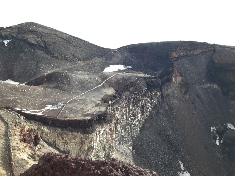 12-50_富士気象レーダー付近の登山道