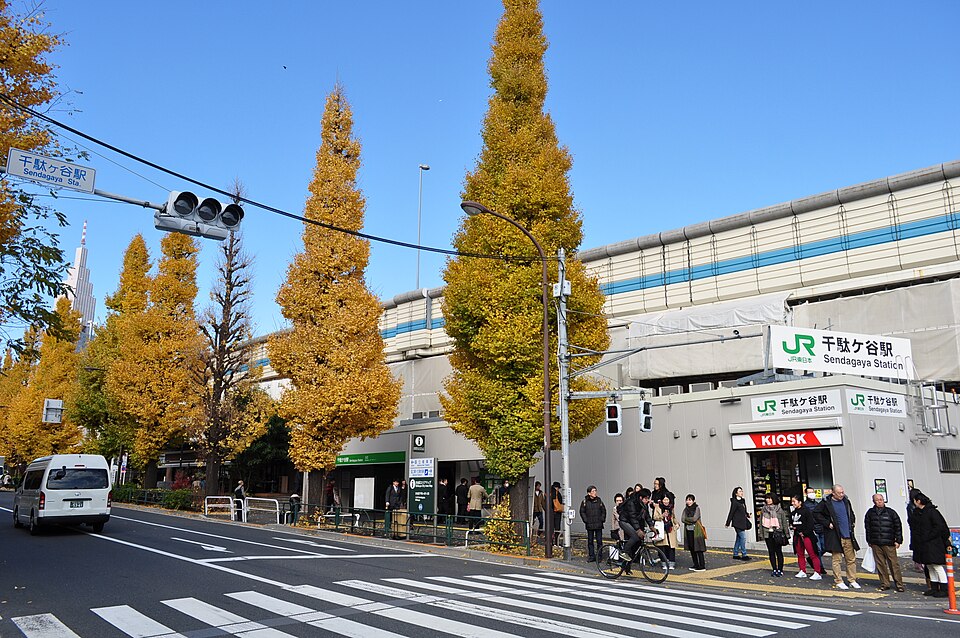 JR千駄ヶ谷駅 横断歩道
