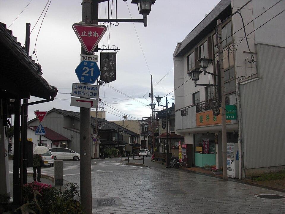 キャンプ場へのルート１　脇本鮮魚店