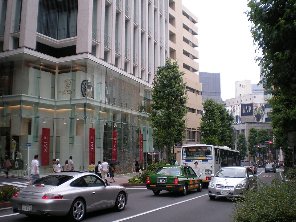 ファミリーマート 渋谷公園通り店前