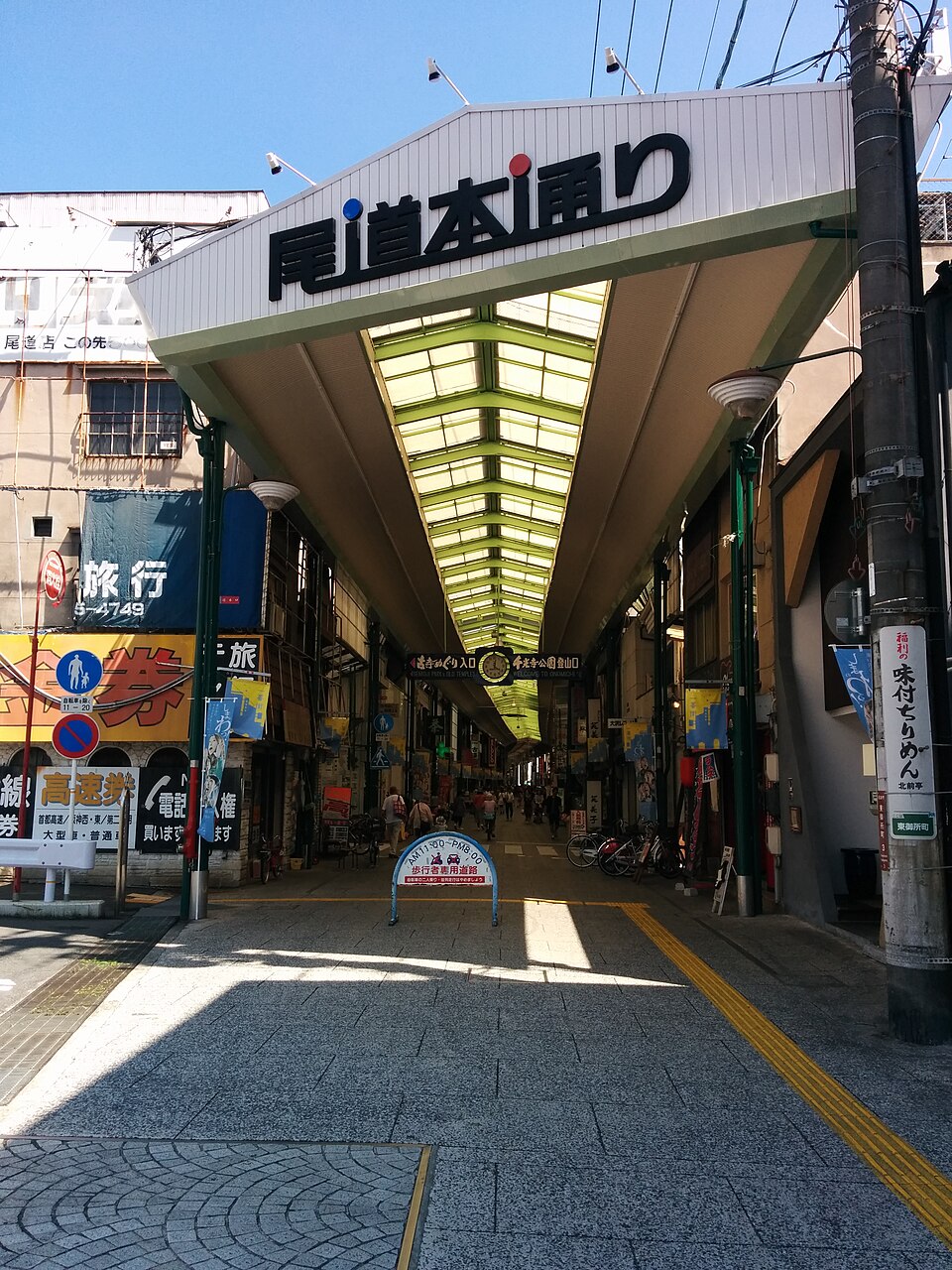 尾道駅東側歩道橋・線路を狙うカット