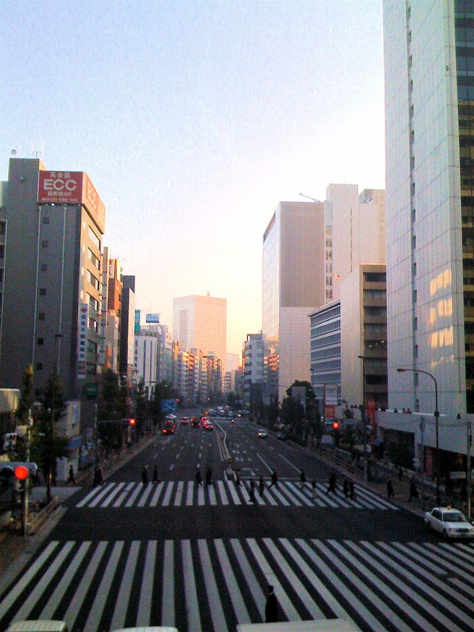 田町駅西口 天桥上