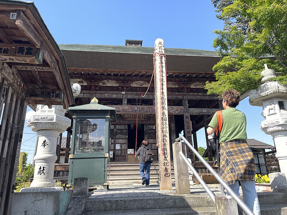 定林寺境内