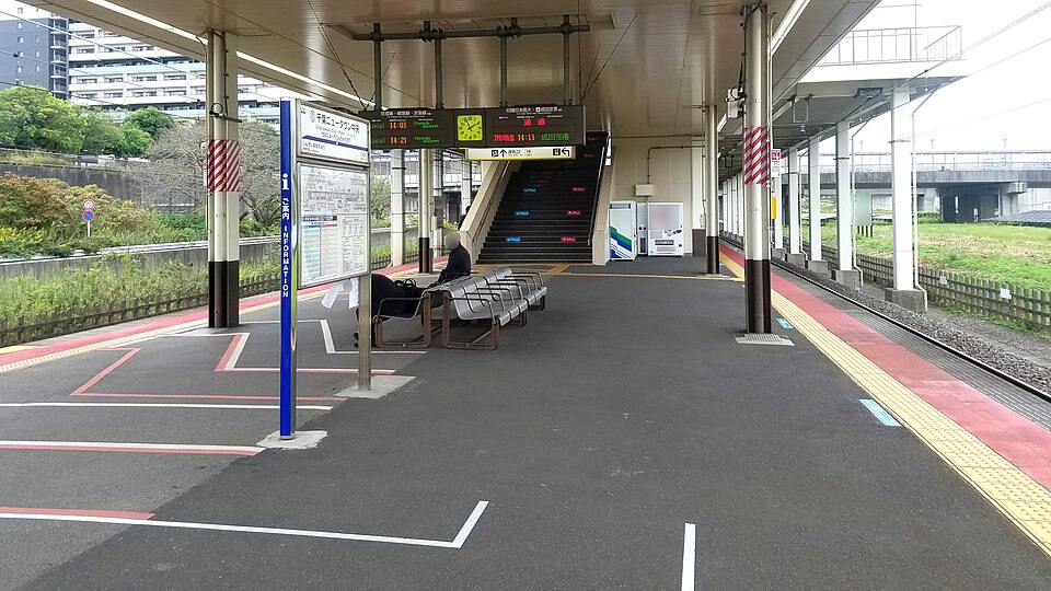 千葉ニュータウン中央駅ホーム