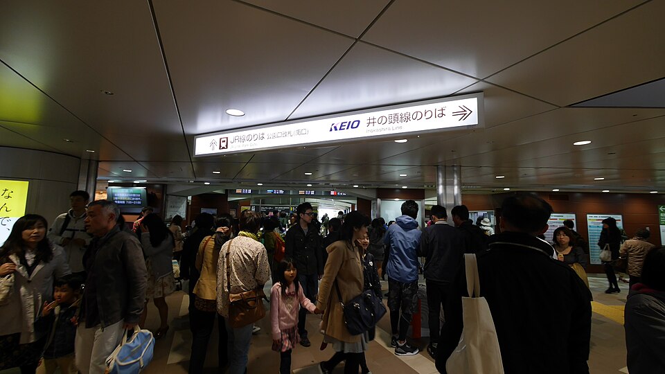 吉祥寺駅アトレ本館口（西口）