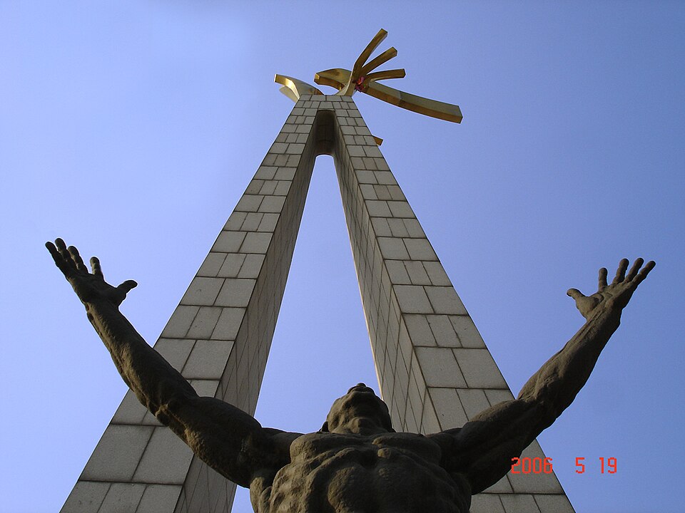文化广场（地质宫广场）太阳鸟雕塑