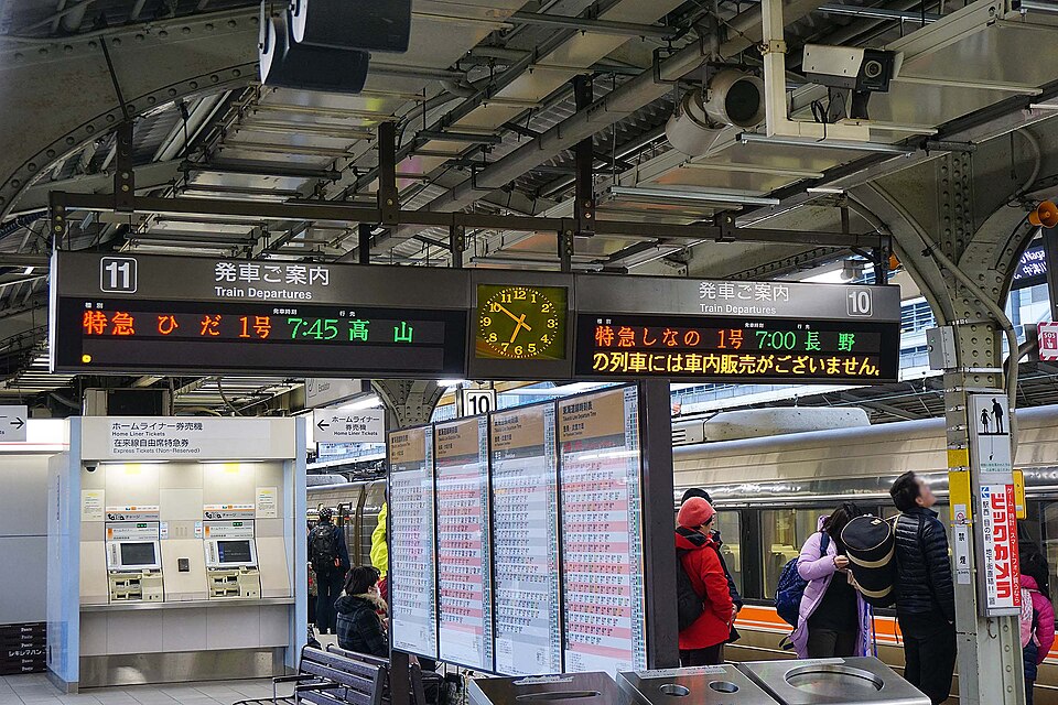 名铁电车内