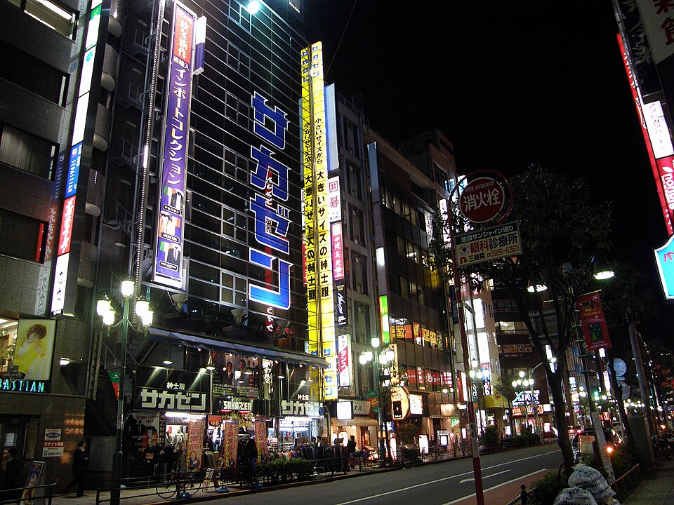 池袋駅東口34番出口付近