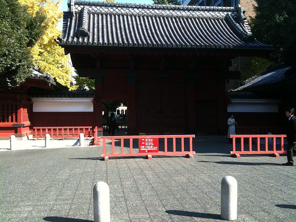 東大赤門前