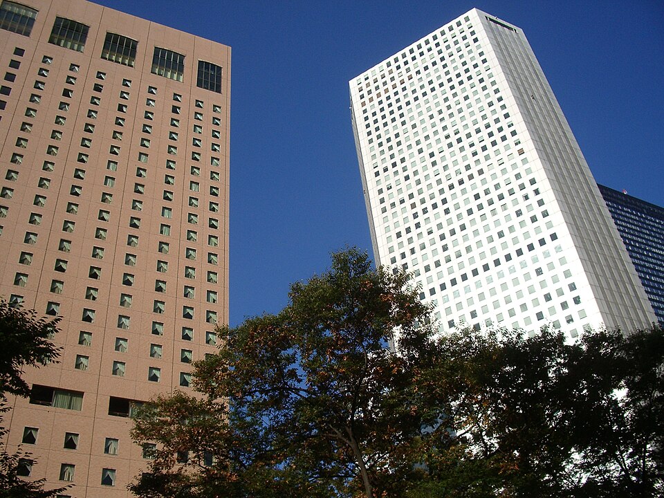 新宿住友ビル 三角広場