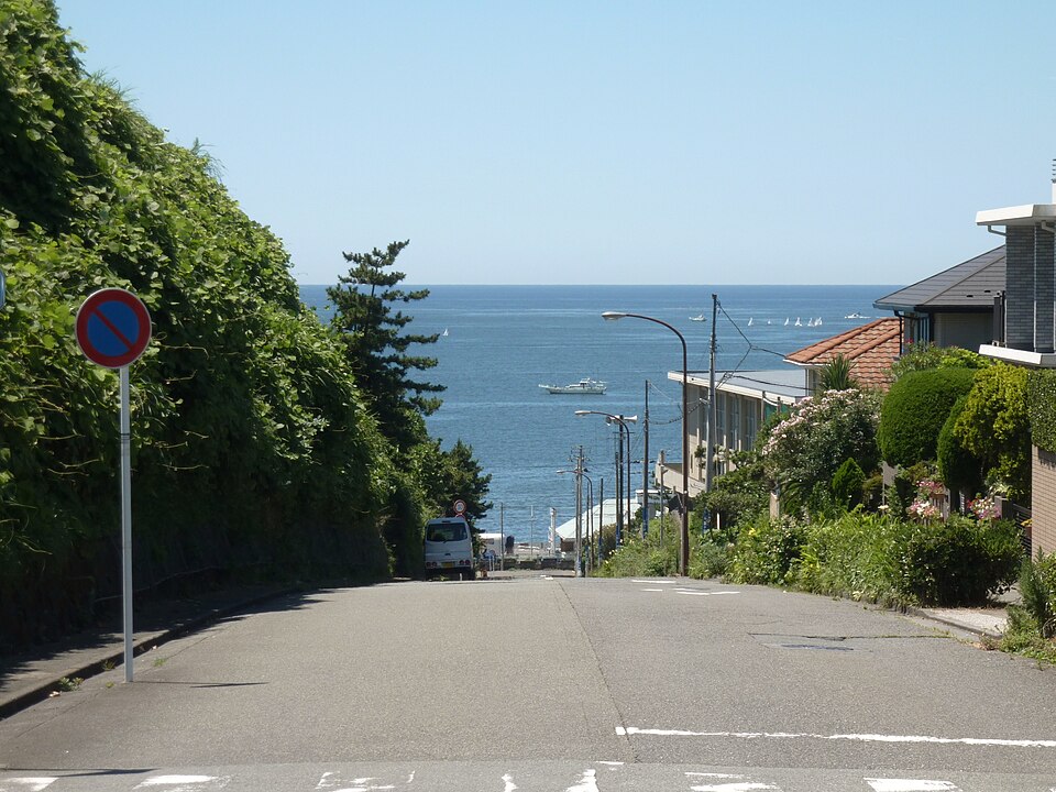 七里ヶ浜ゴルフ場 前