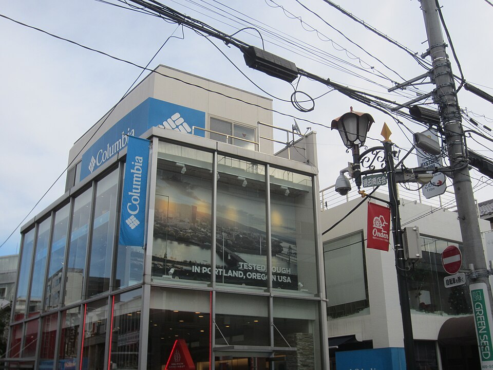 コロンビアスポーツウェア原宿店前
