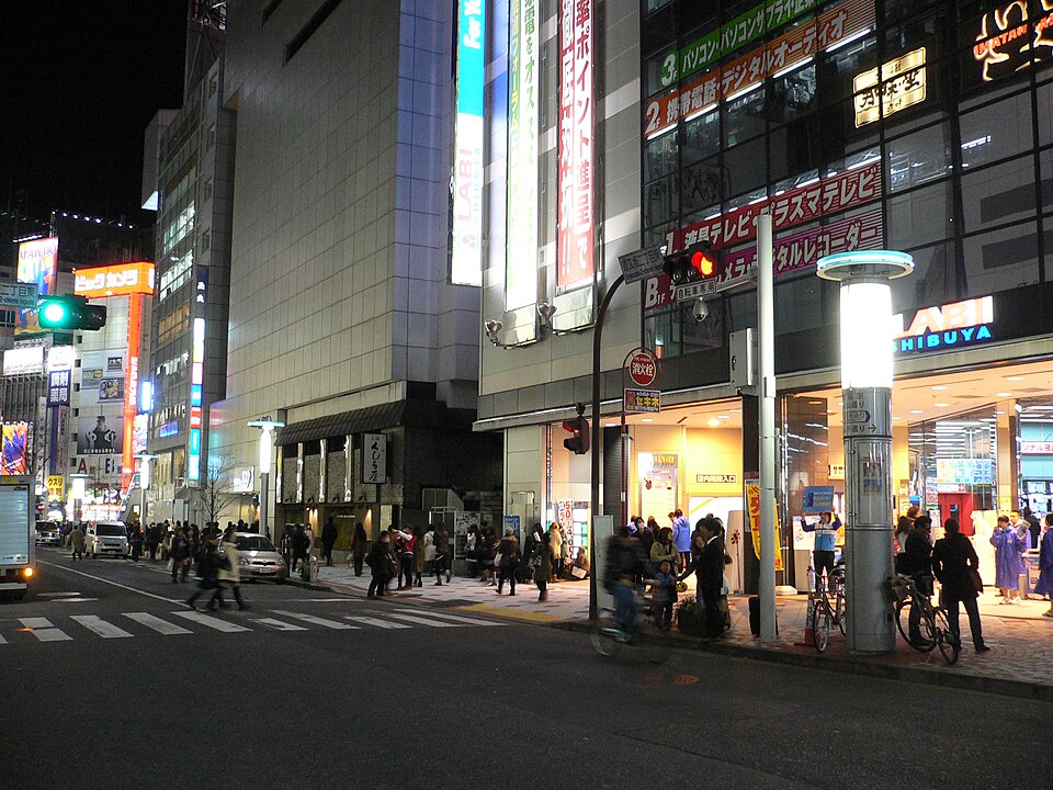 ヤマダ電機LABI渋谷店前