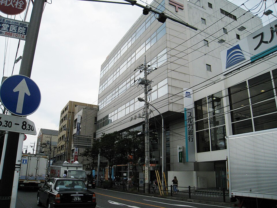 仁天堂薬局本店前
