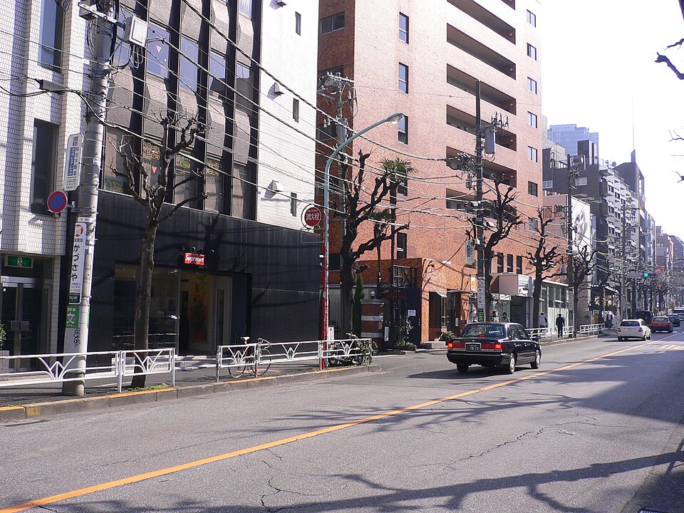 渋谷 山手線横の階段