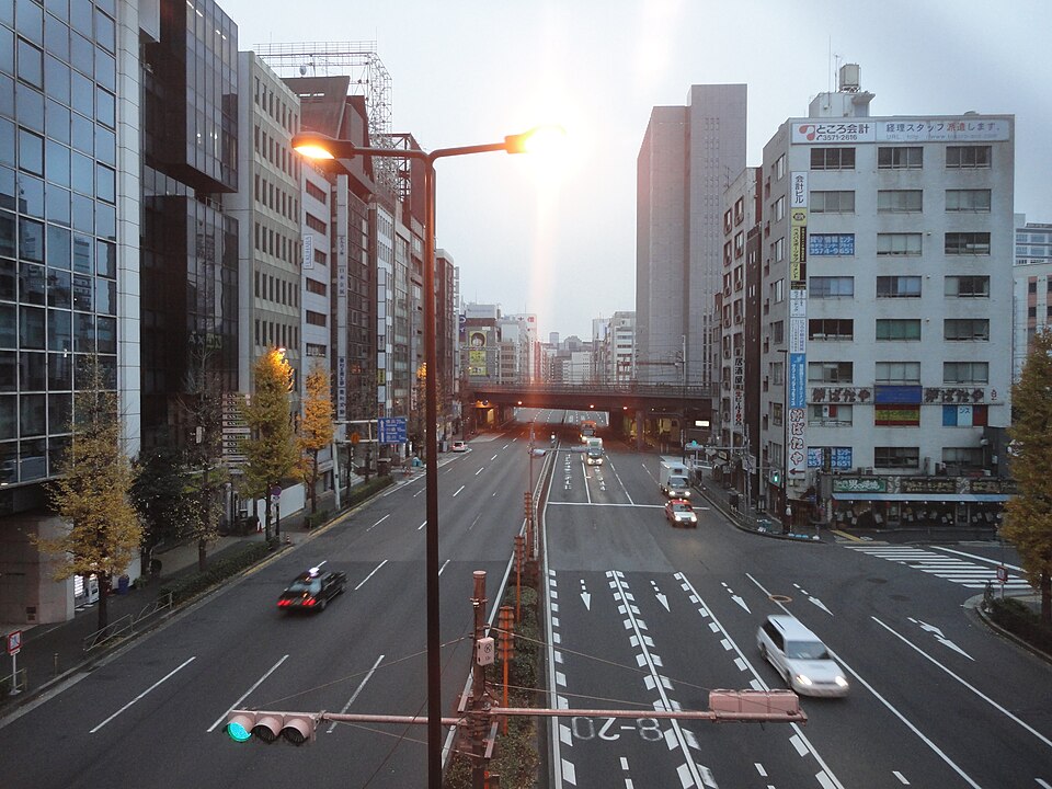 ゆりかもめ新橋駅前