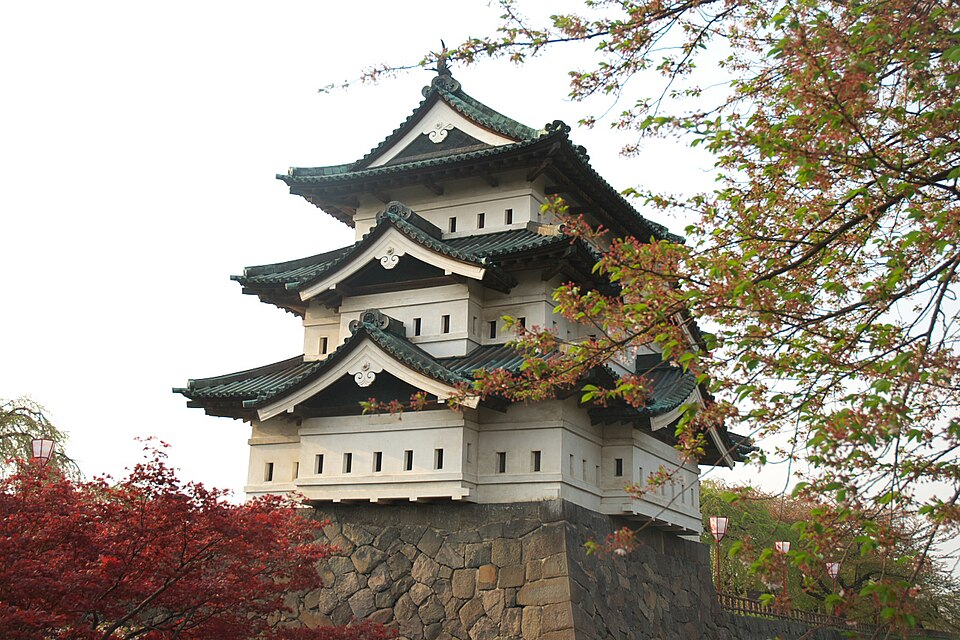 弘前城（下乗橋より）