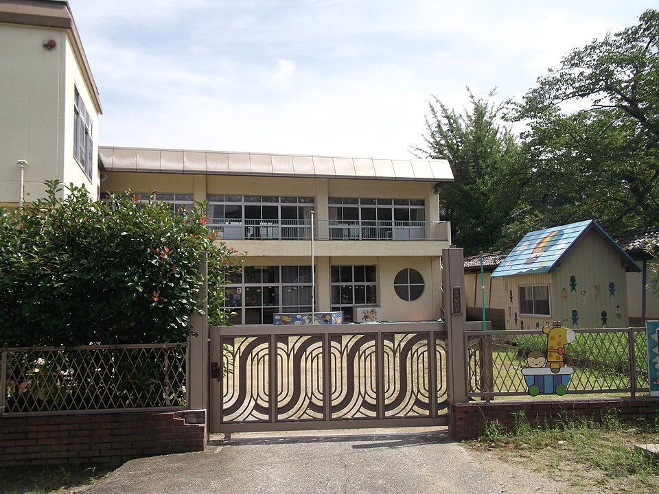 瑞泉寺参道付近　小西不動産(株)