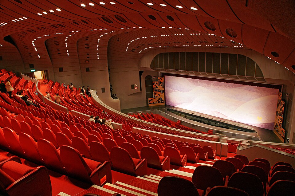宝塚バウホール