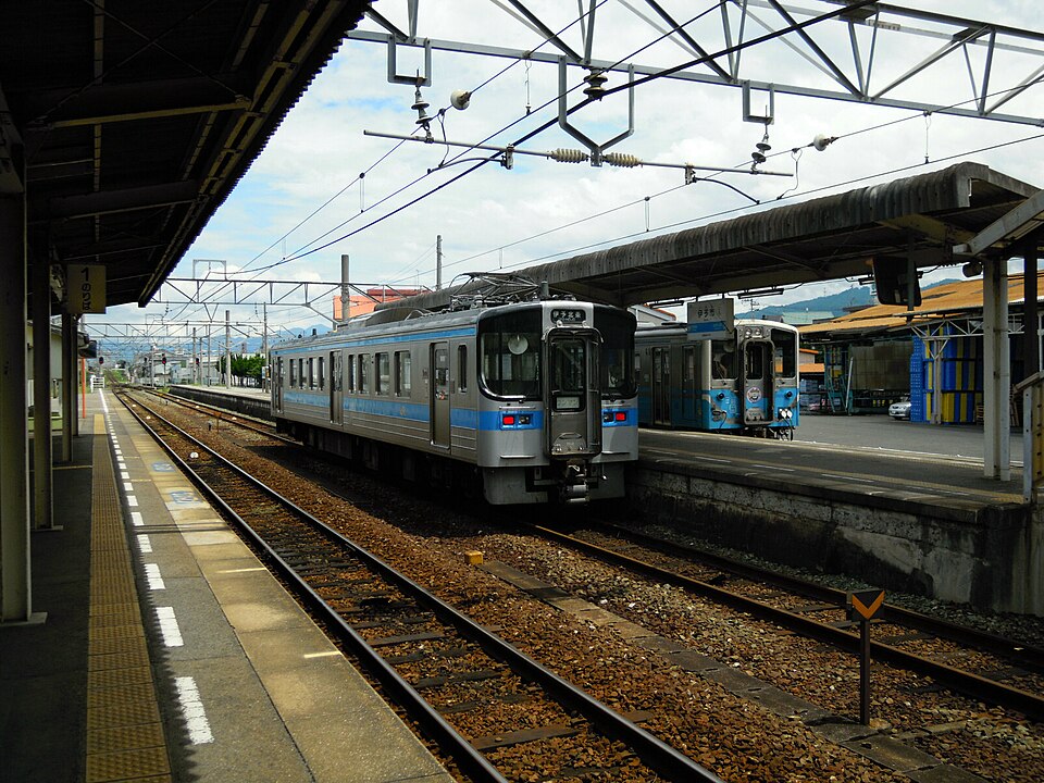 伊予市駅