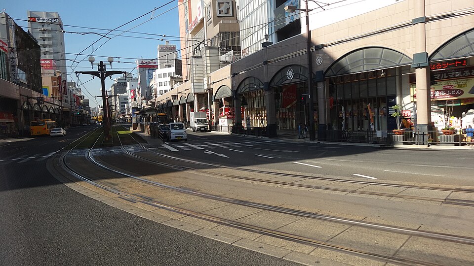 じづろ交差点（南東角）