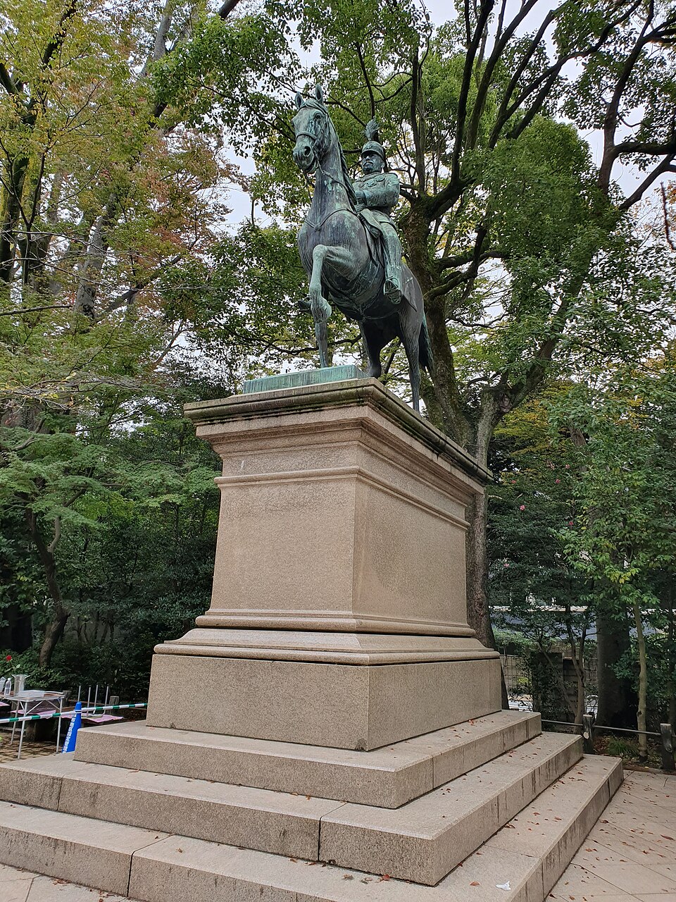 有栖川宮熾仁親王騎馬像