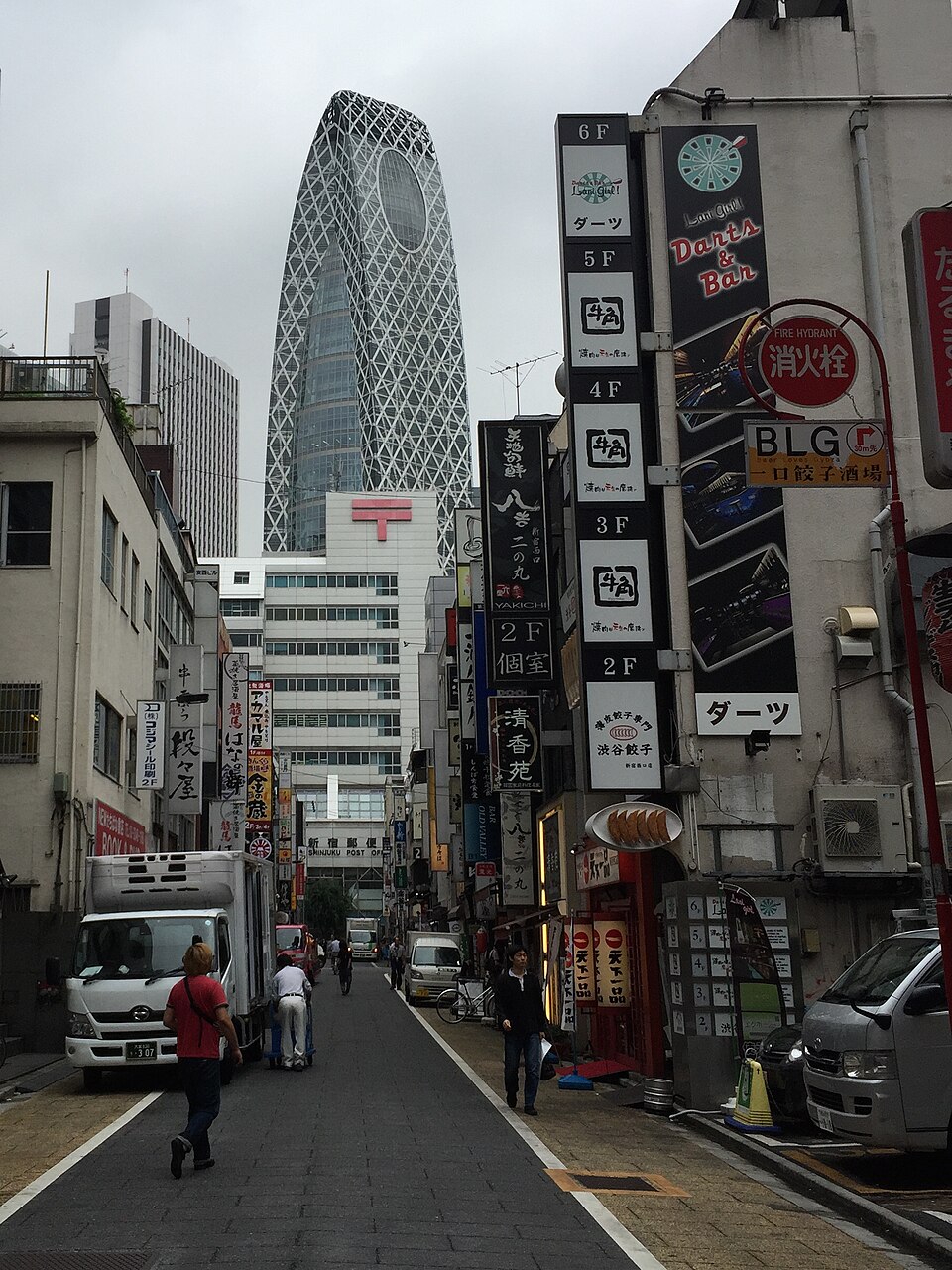日本政策金融公庫新宿ビル前