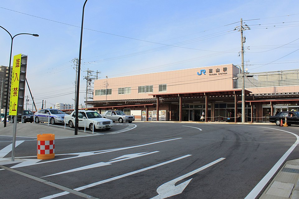 セブン​イレブン
ハートイン​JR​富山​駅​店