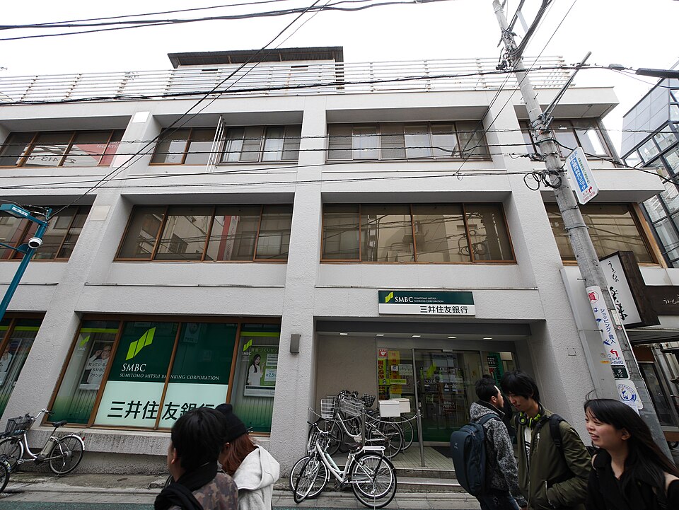 下北沢駅東口前