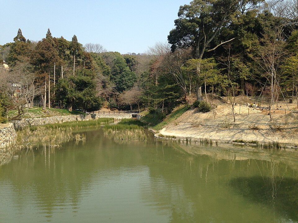 青山たばこ店前